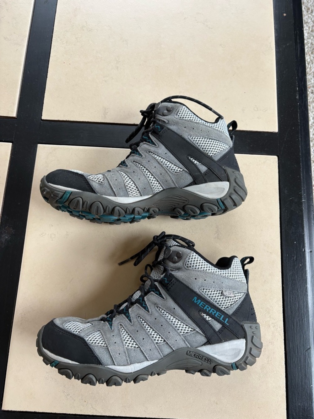 Merrell Women’s Accentor Mid Hiking Boots